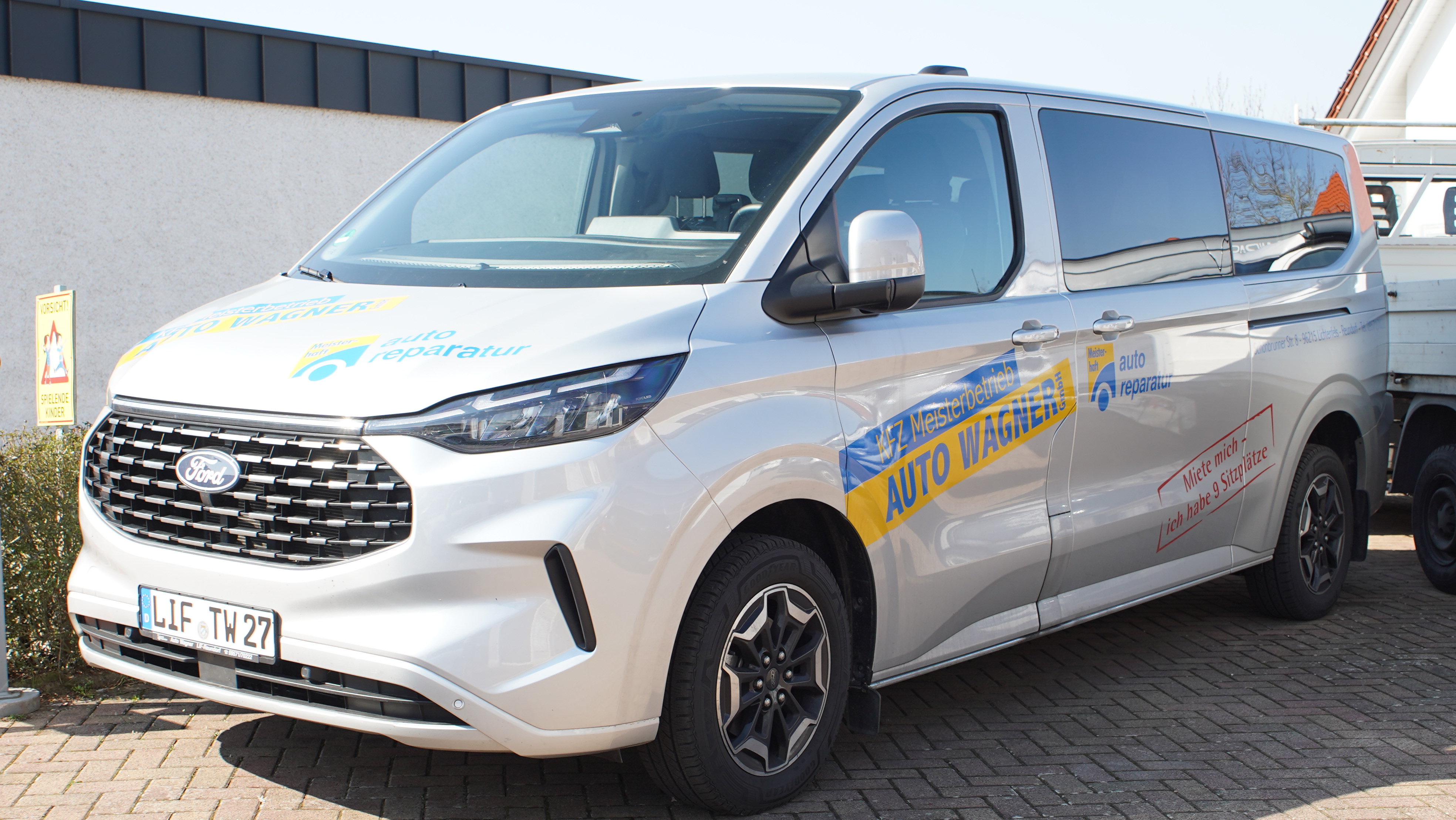 Ford Transit Custom, 9 Sitzer, langer Radstand, Automatik
